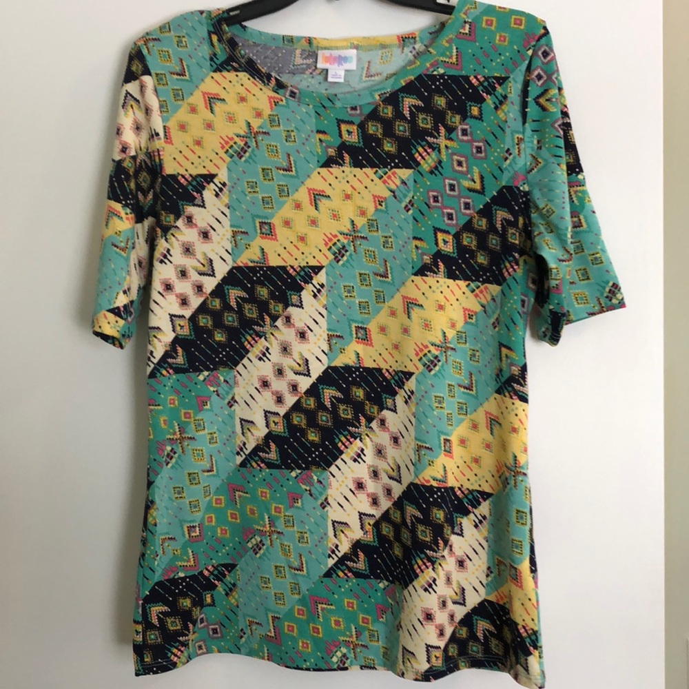 LuLaRoe Gigi Quilted Patterned Top - Large